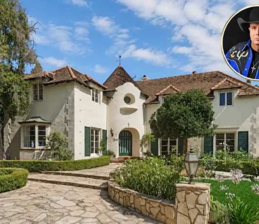 Where does Jon Brennan live? His $2 million in 1993 Amazing LA house revealed Jon Brennan live in a beautiful Mediterranean-style house