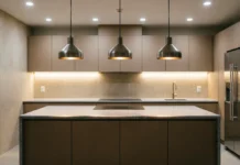11 Stunning Kitchen Lighting Ideas That Make Your Kitchen Look Expensive Kitchen lighting ideas for a warm and inviting modern kitchen