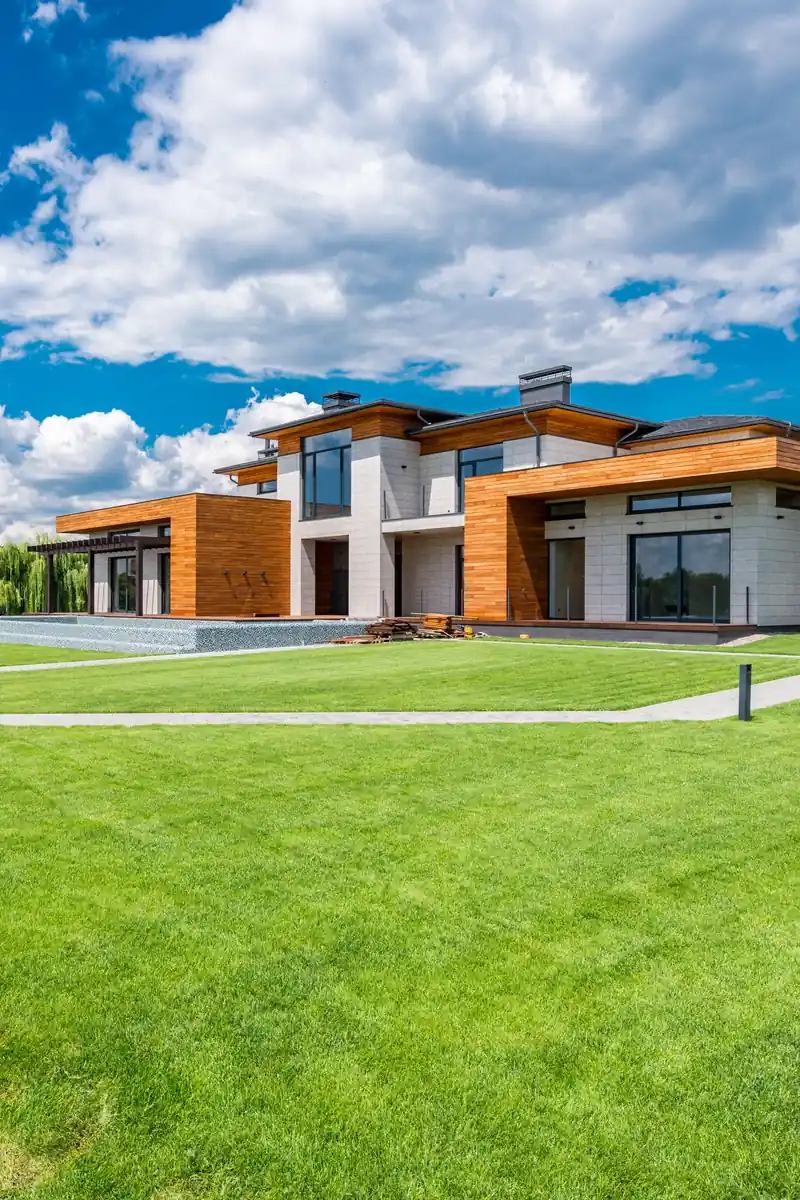 The Ranch That Came Back Off the Market in Three Months 1 A modern house with wood cladding and wide green lawns
